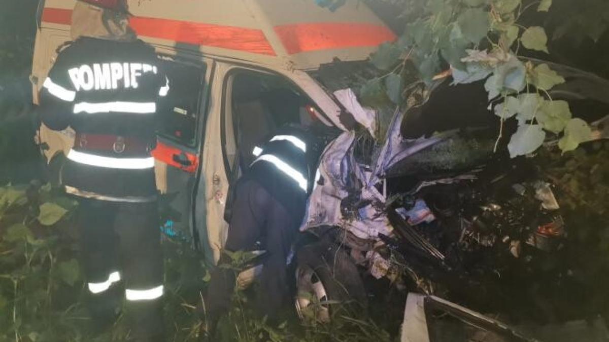accident-cu-o-ambulantprc-ccprc-a6aprc-ccprc-86-aflataprc-ccprc-86-iprc-ccprc-82n-misiune--iprc-ccprc-82n-neamtprc-ccprc-a6--douaprc-ccprc-86-persoane-iprc-ccprc-82ncarcerate_31431300