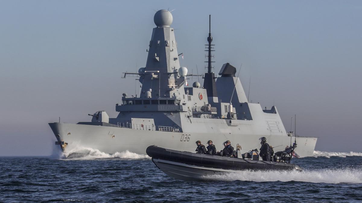 hms-defender_43559300