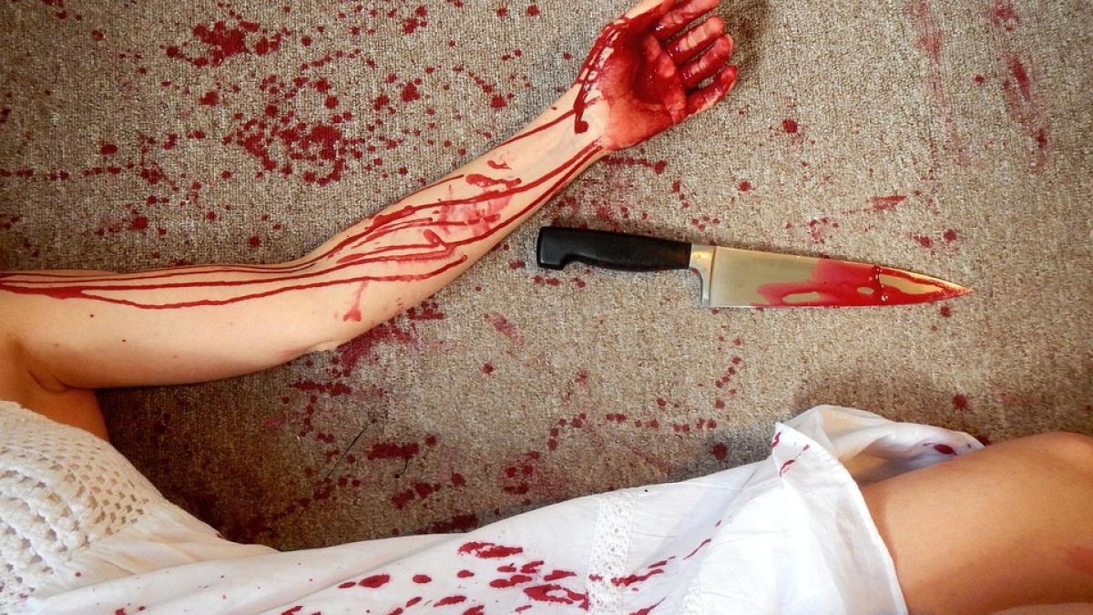 femeie-injunghiata_30021100