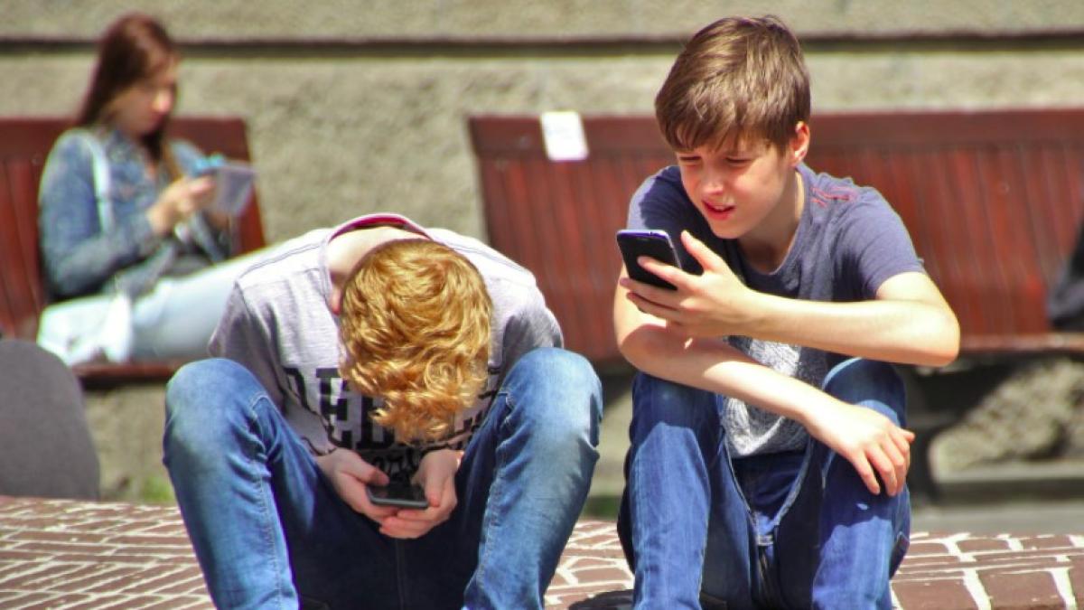 telefoane_mobile_copii_jocuri_international-pexels_06071900