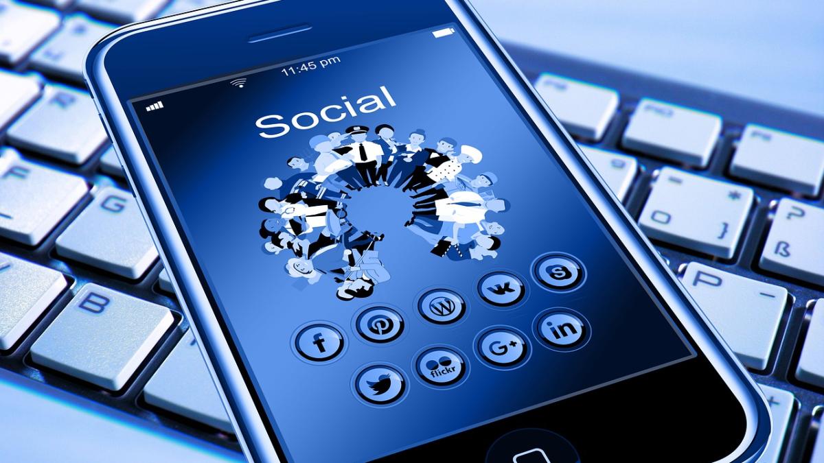 facebook_pxb_79352800