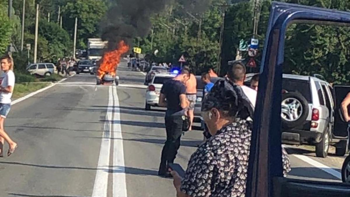 trafic-blocat-in-comuna-budesti--valcea--un-atv-s-a-facut-scrum_54775300