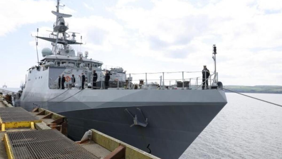 majestatea_sa_regina_elisabeta_nava_06869900