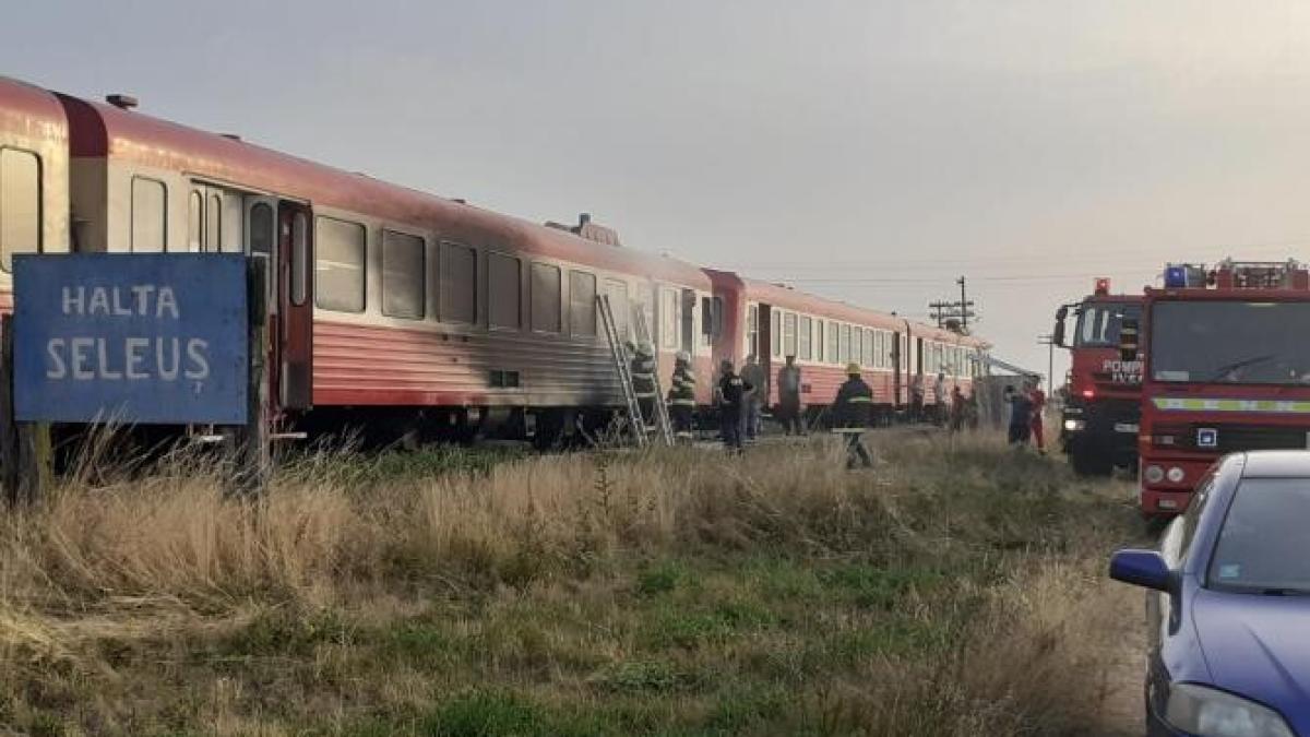 un-tren-de-pasageri-a-luat-foc-iprc-ccprc-82n-judetprc-ccprc-a6ul-arad--pompierii-au-intervenit-de-urgentprc-ccprc-a6aprc-ccprc-86_67813700