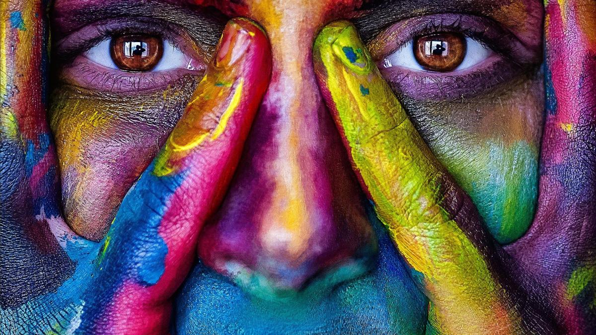 care-este-culoarea-ta-norocoasa--in-functie-de-zodie--cui-i-se-potriveste-perfect-rosu--scapi-de-orice-energie-negativa_08067700