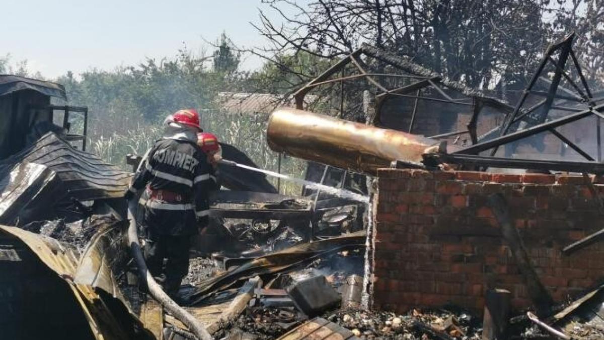 incendiu-violent-la-un-complex-turistic-din-delta-dunaprc-ccprc-86rii_95822700