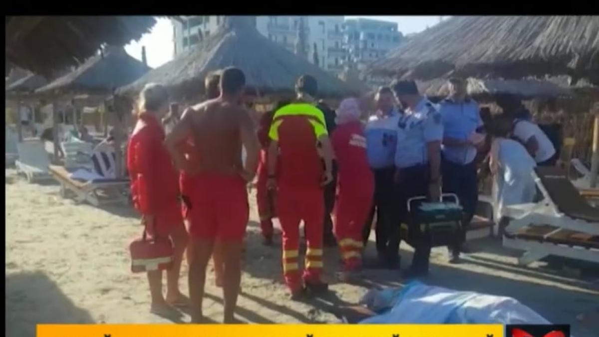 turista-moarta-plaja_29253300