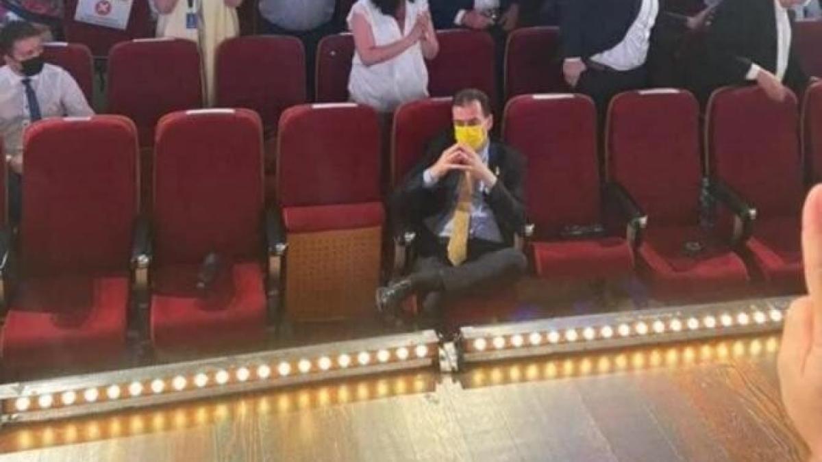 orban--singur-la-conferinta-pnl--boc-suntem-in-doua-echipe--domnul-orban-nu-are-nevoie-de-sustinerea-mea_06018700