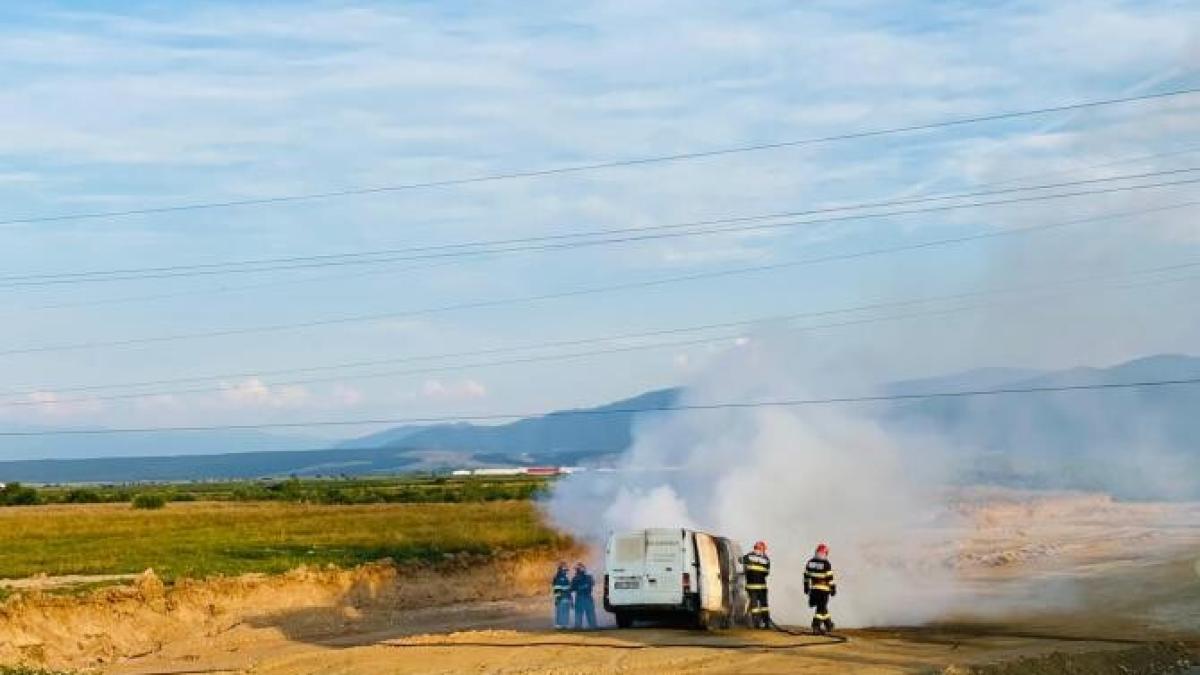 furt-cu-ghinion---a-fugit-cu-o-autoutilitaraprc-ccprc-86-sprc-ccprc-a6i-i-a-luat-foc-iprc-ccprc-82n-mers_94907500