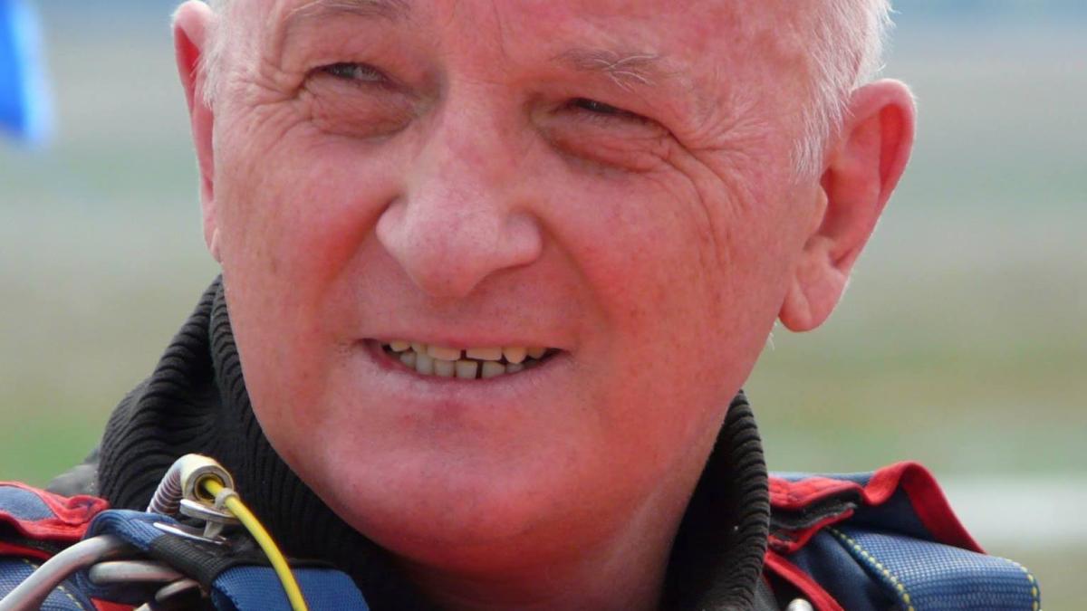 deputat-moldovean-a-cazut-cu-parasuta_49877600