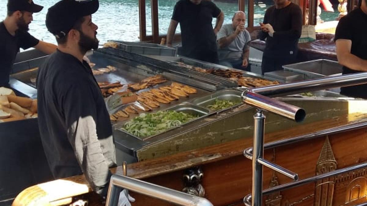 balik-ekmek-sau-peste-in-paine--reteta-originala-din-istanbul_66968200