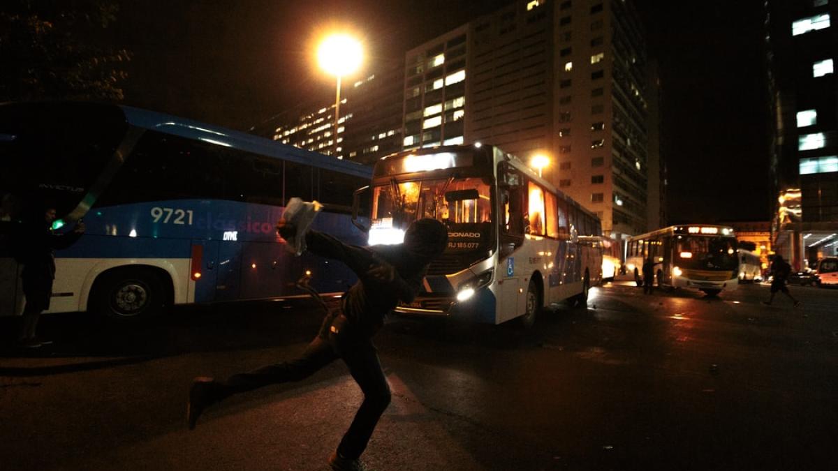 cocktail-molotov-paris-cuba-unsplash_32517300