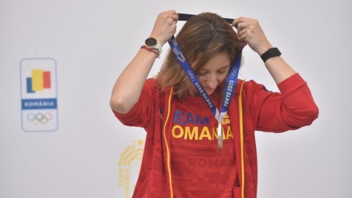 consilier-pnl--despre-ana-maria-popescu-mare-toapa--babaciunea-are-de-invatat--nu-merita-sa-poarte-medalia-la-gat_05778000