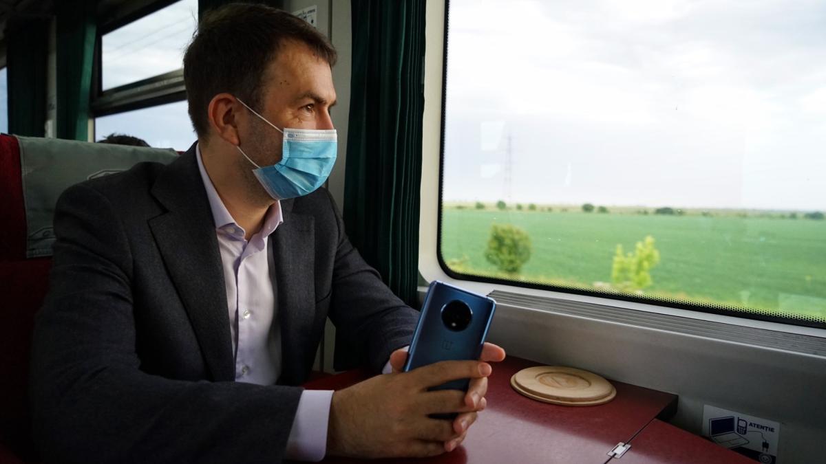 tren-blocat-in-camp--aur-cere-demisia-lui-catalin-drula-gest-minim-si-firesc_29182300