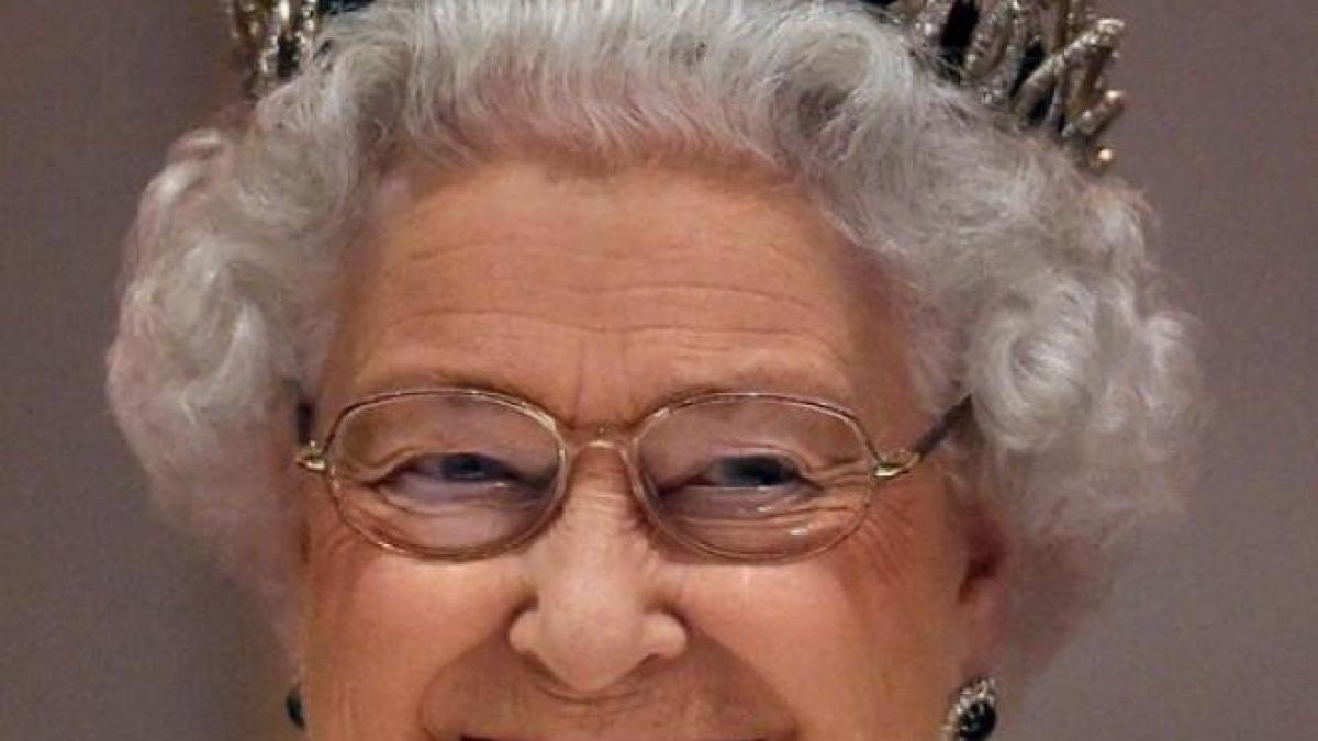 regina-elisabeta--video-ul-care-a-amuzat-internetul--a-uitat-ca-este-regina-pentru-o-secunda_62811800