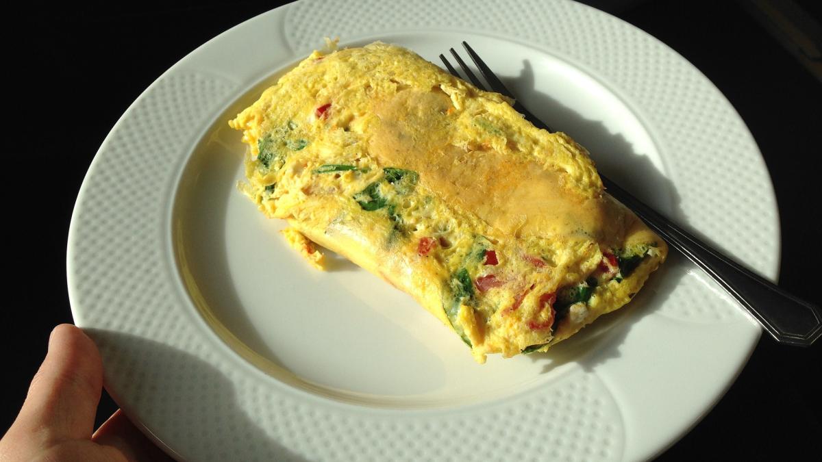 cea-mai-buna-reteta-de-omleta-pentru-micul-dejun--iese-pufoasa-si-extrem-de-gustoasa_97191200