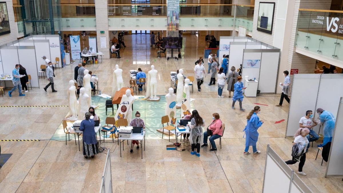 moderna-anunta-momentul-cand-oamenii-vor-trebui-sa-faca-a-treia-doza-de-vaccin_59977500