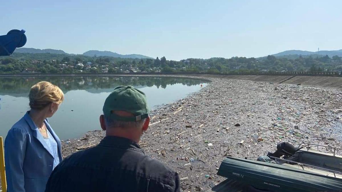 lacul-de-acumulare-pucioasa--plin-de-gunoaie--ce-masuri-s-au-luat_58493100