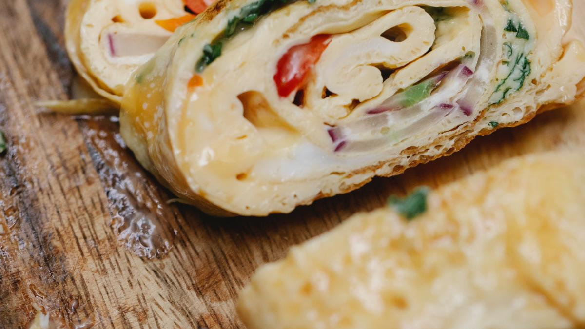 omleta-rulata-umpluta--mic-dejun-savuros-si-satios-reteta-2_92688800