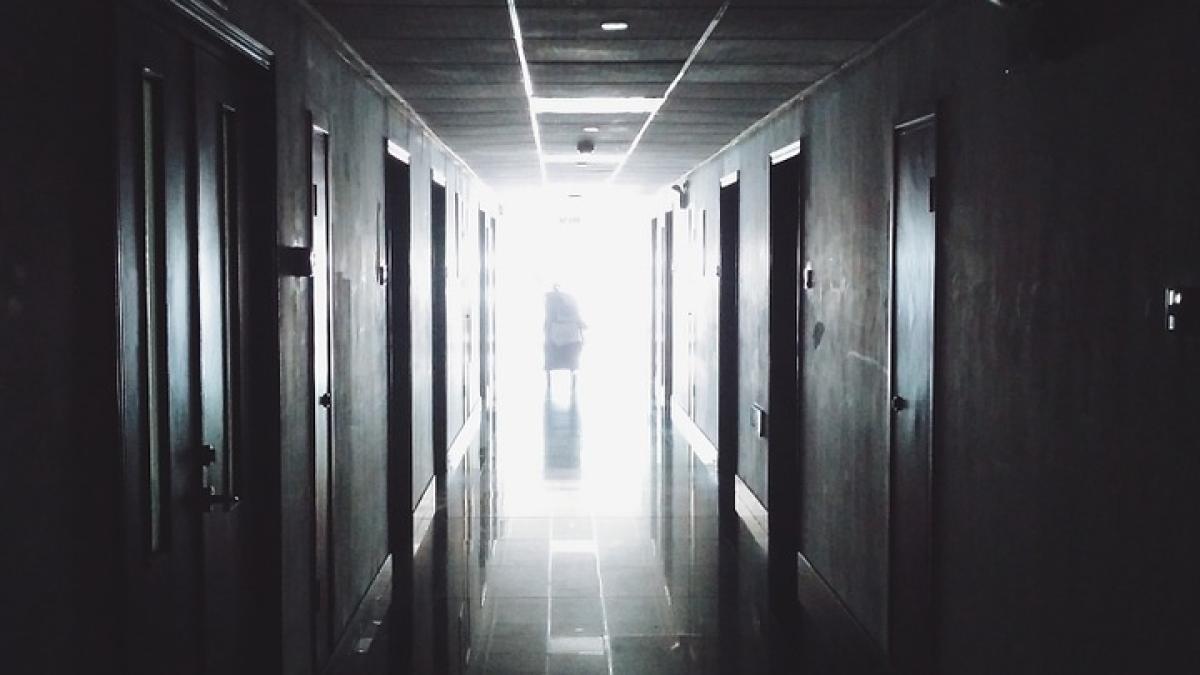 spital-pacient-mort-bataie-asistent-medical_44715600