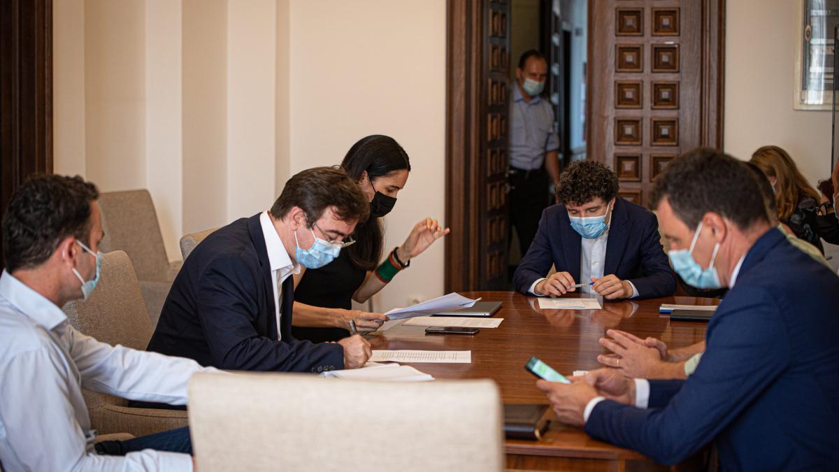 nicusor-dan-si-clotilde-armand--alegeri--chirieac-alegatorii-lor-sunt-foarte-multumiti--pe-mine-ma-socheaza-altceva_51164800