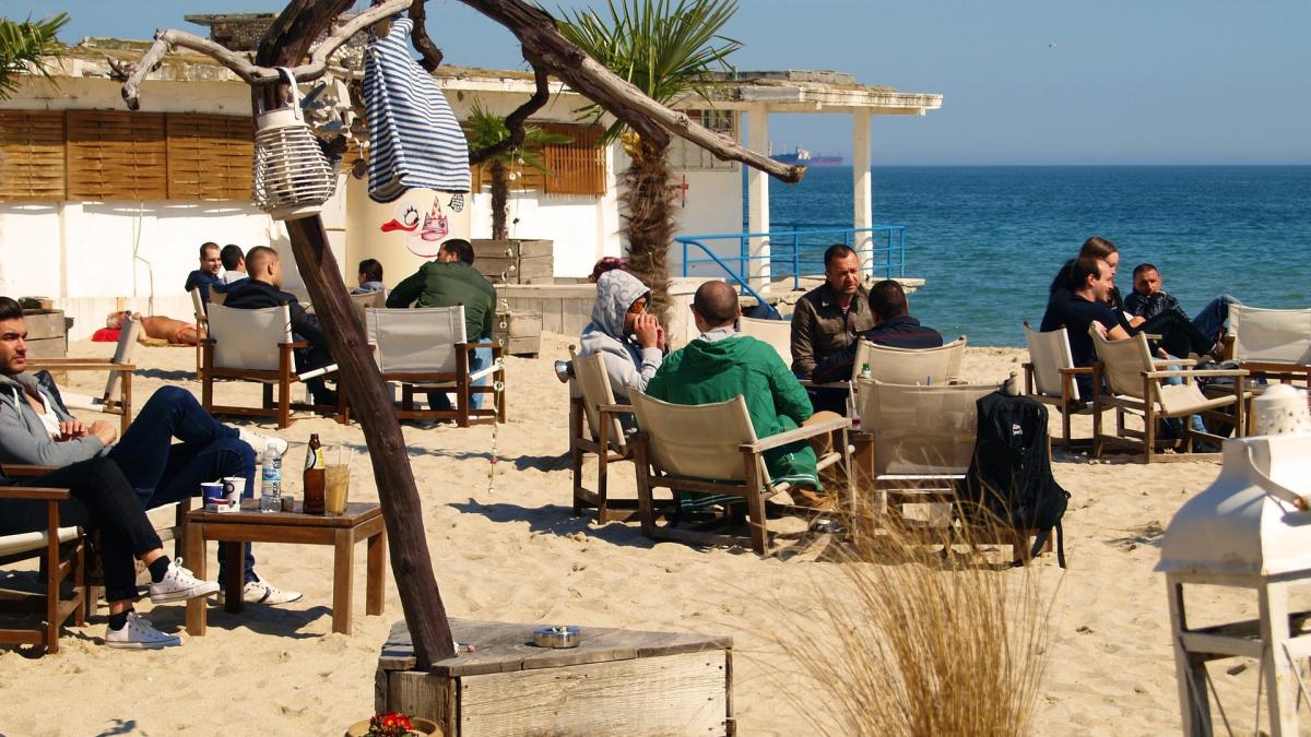 bulgaria_plaja_turisti_comercianti_pxb_93945500