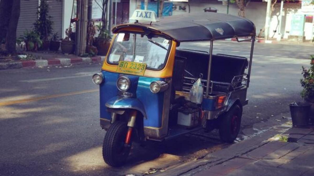 tuk-tuk_06609400