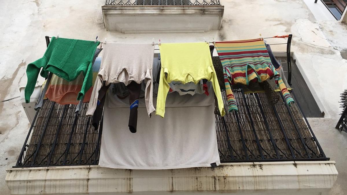 rife-balcon-fetita-cazuta_33795000