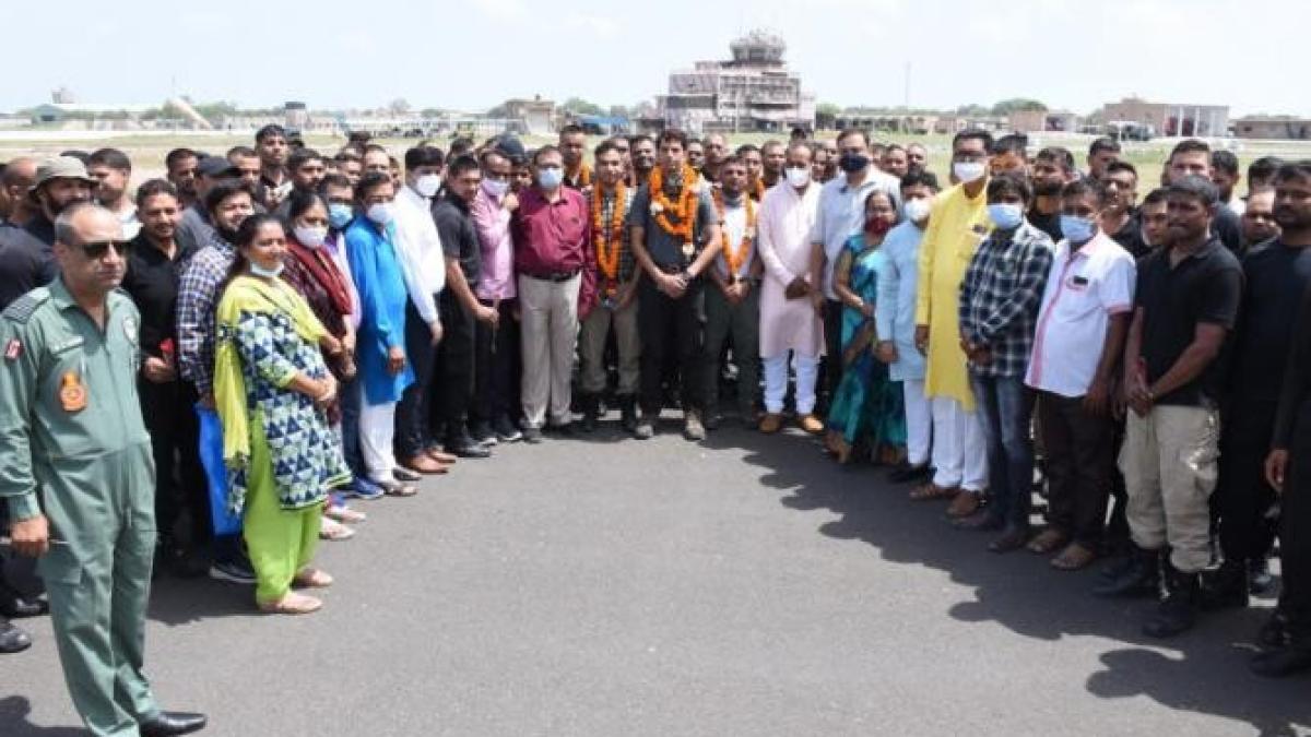 pasprc-ccprc-a6apoartele-unor-afgani--distruse-la-ambasada-sua-din-kabul_33394400