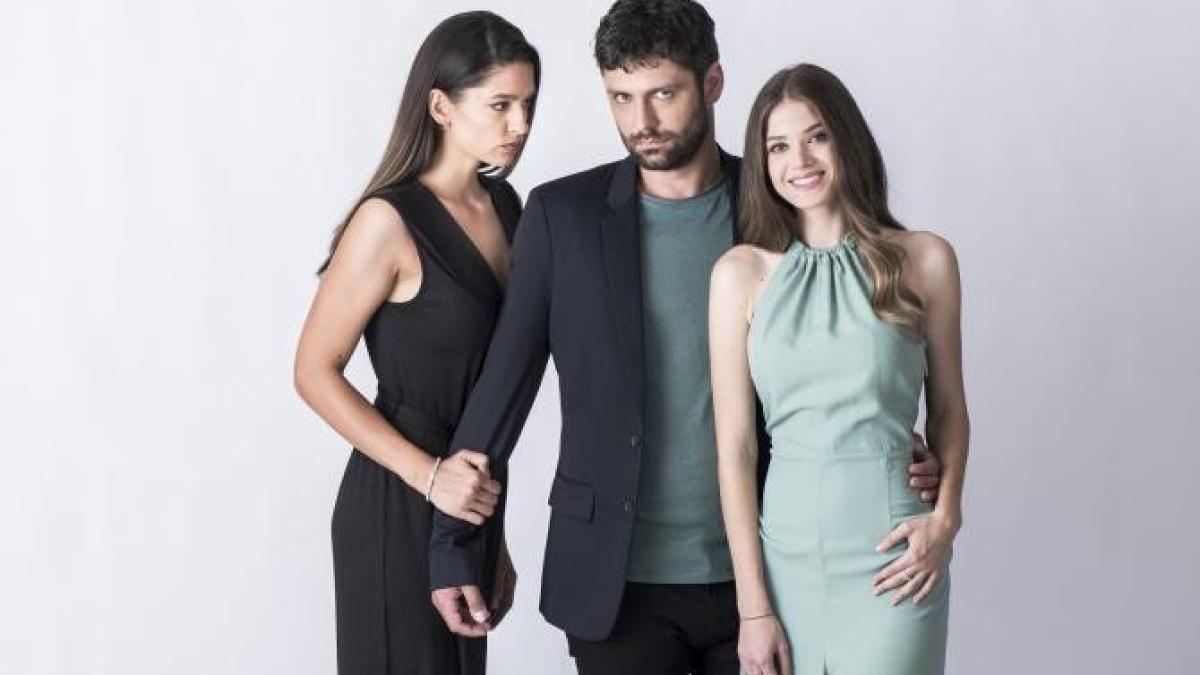 adela_67048700_96992100