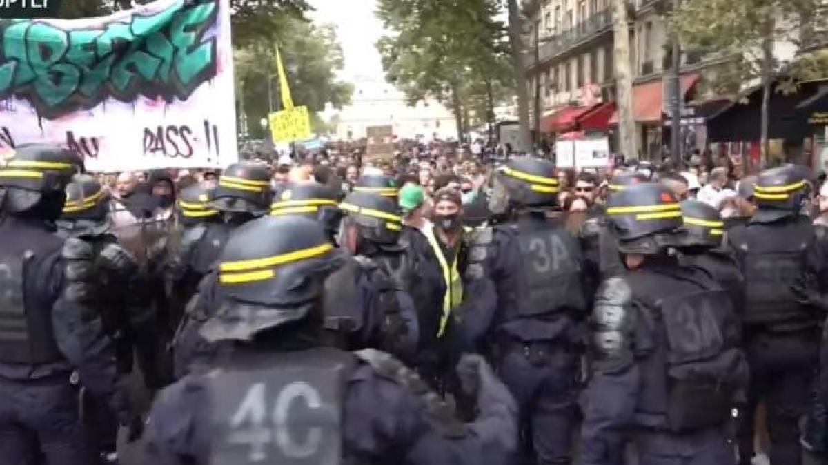 proteste-masive-anti-restrictii-si-pasaport-sanitar-in-australia-si-franta_68713200