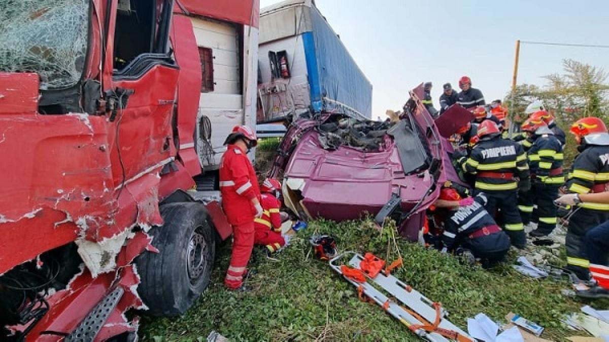 accident-grav-in-dambovita--doua-tir-uri-si-un-autoturism-implicate--care-este-starea-victimelor_26074000