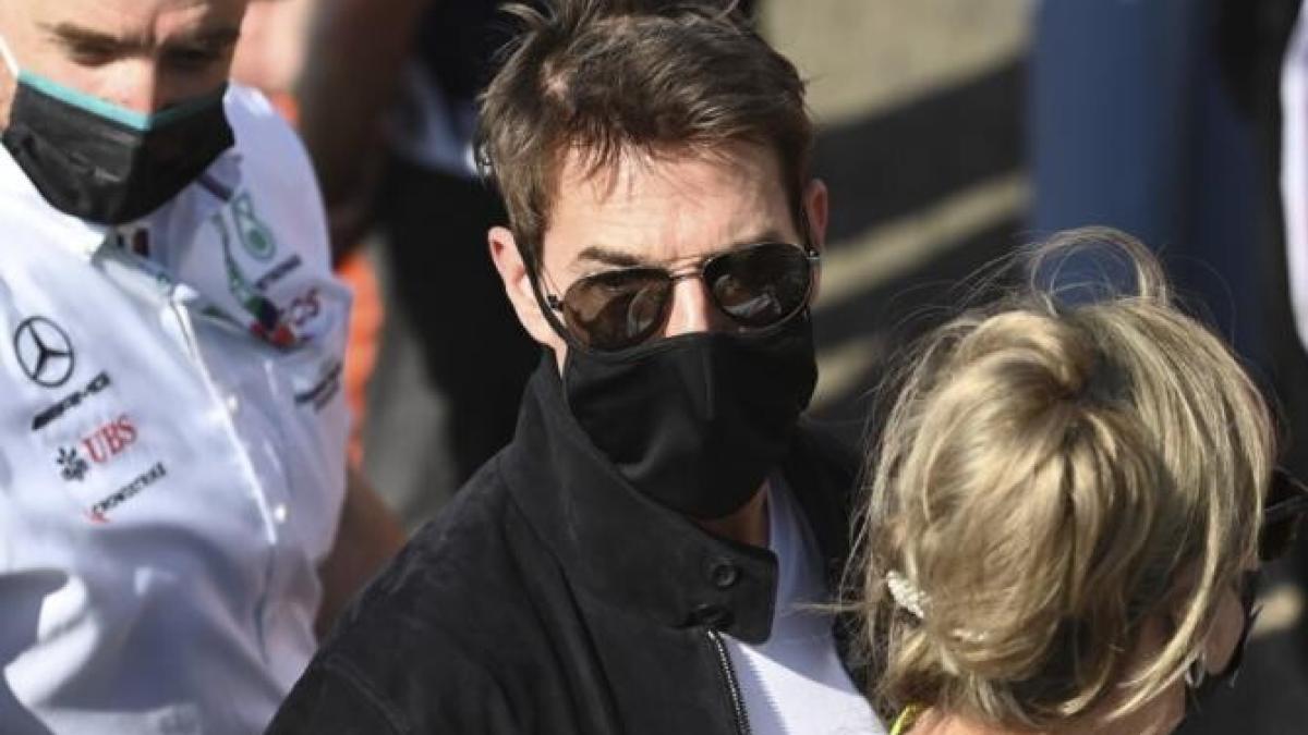 video--celebrul-actor-tom-cruise-a-aterizat-cu-elicopterul_01671200