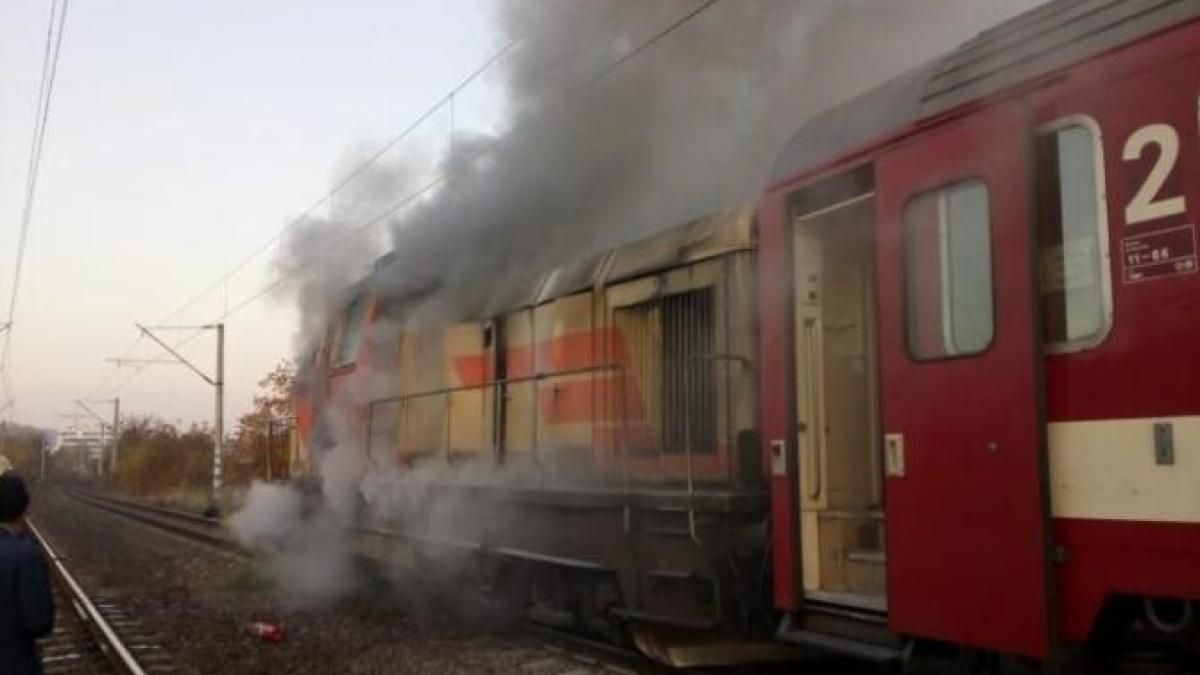 un-tren-cu-zeci-de-calatori-a-luat-foc--in-gara-titu--pasagerii-au-reusit-sa-se-salveze_33786900