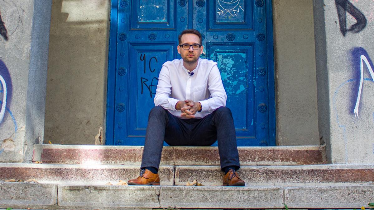 dominic-fritz-trecerea-de-pietoni-pe-bicicleta_56975500