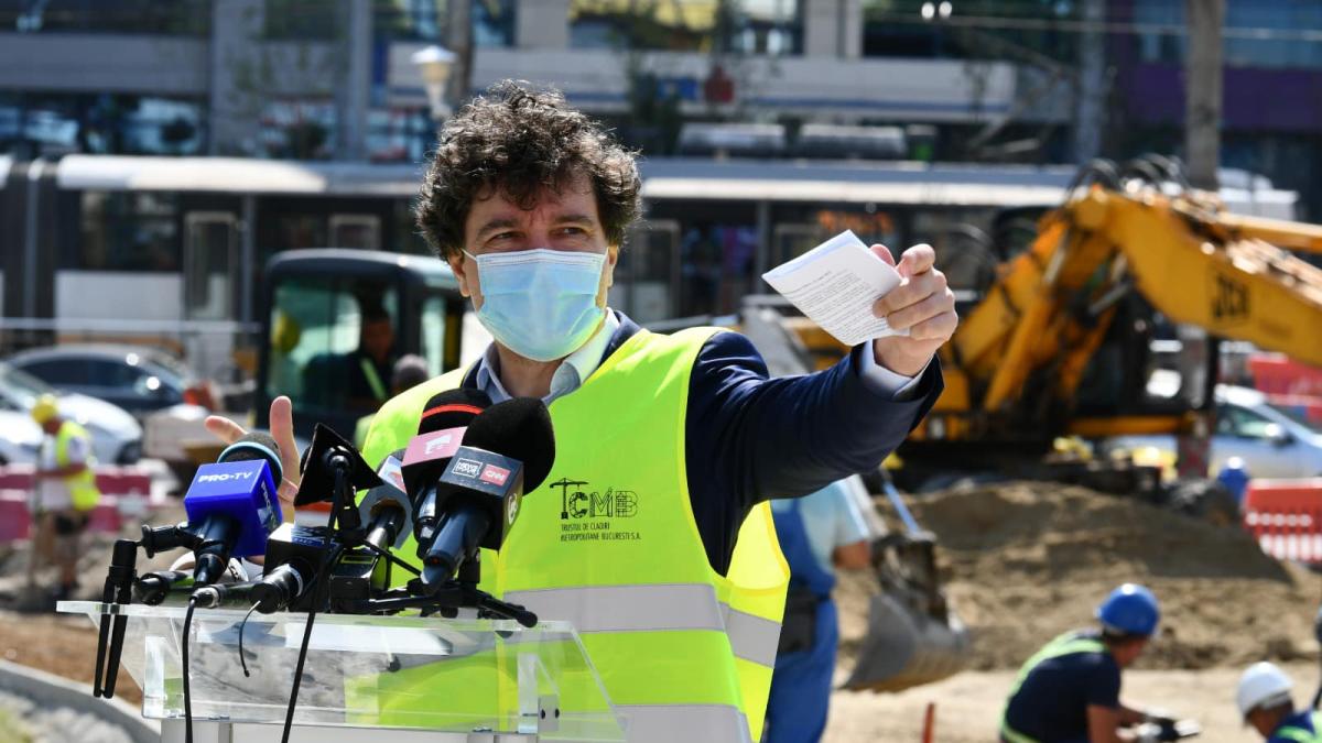 nicusor-dan--gafa-dupa-mutarea-sefului-alpab--sursa-dc-news-incompatibilitate-e-infractiune--se-pedepseste_01172200