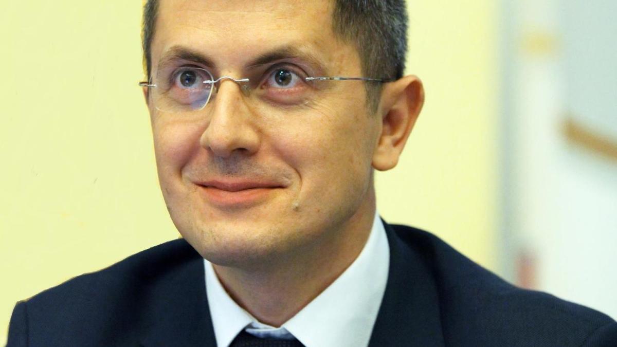 lupta-pentru-sefia-usr-plus--barna--amenintare--laudandu-se-cu-fara-penali-in-functii-publice-nu-va-jucati--aici-ramanem_71303400