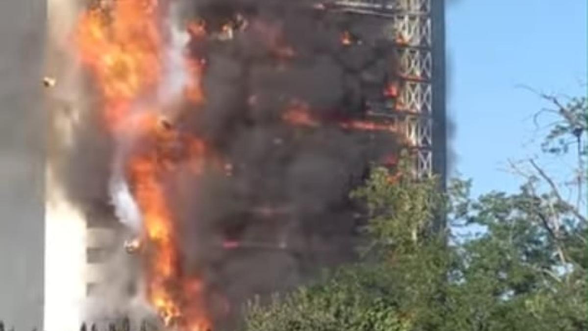 incendiu-bloc-milano_16048000