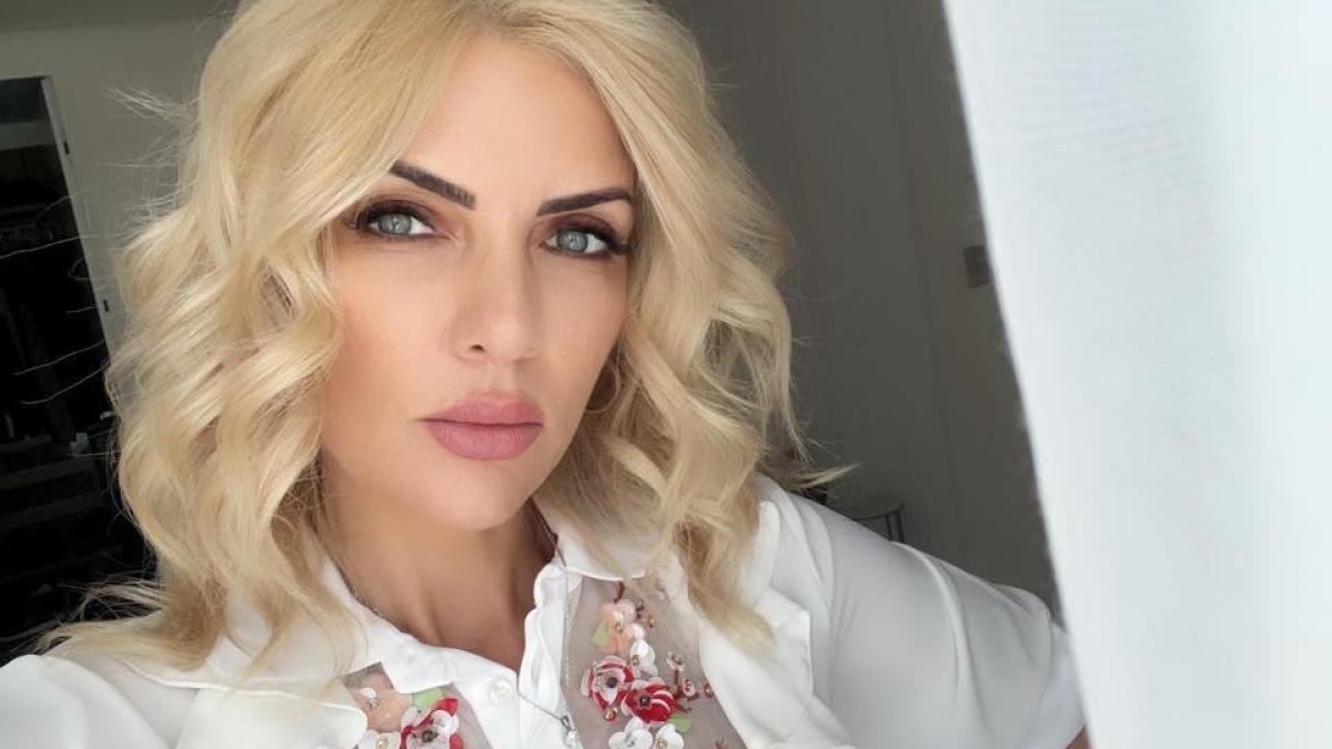 laura_vicol_fb_64974400