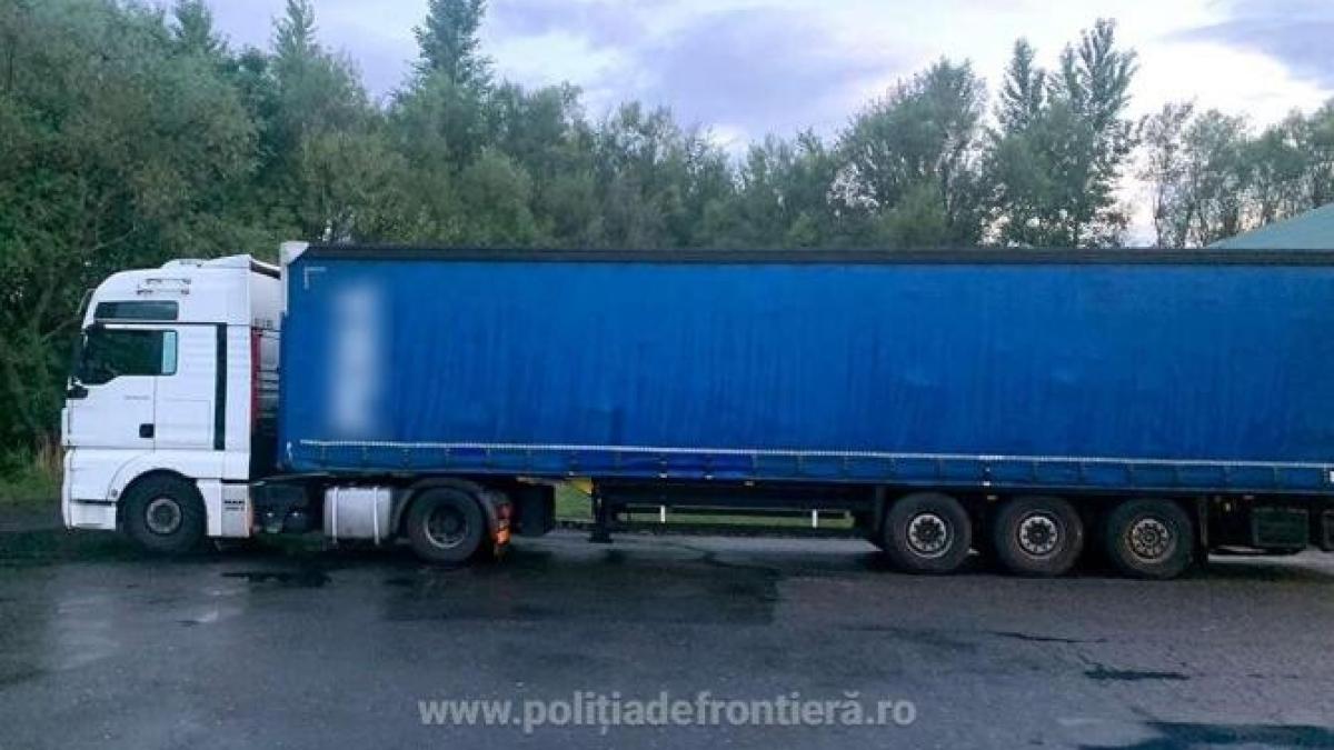 peste-16-tone-de-desprc-ccprc-a6euri--haine-folosite-sprc-ccprc-a6i-uzate--depistate-la-vama-borsprc-ccprc-a6_95583100