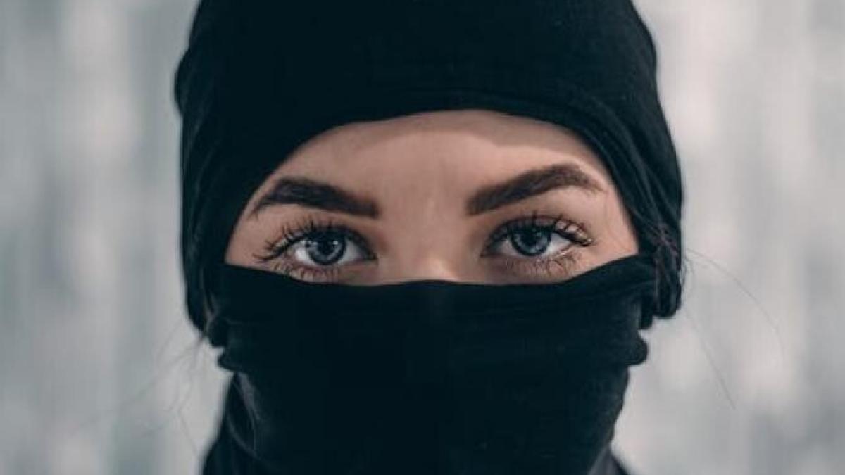 pericol-make-up-kabul-pexels_42083400