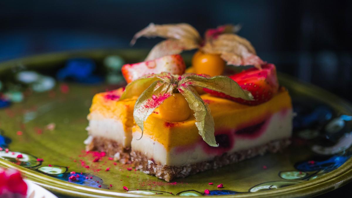 prajitura-5-cani--cea-mai-simpla-si-delicioasa-reteta-se-amesteca-totul-si-se-toarna-n-tava_00945300