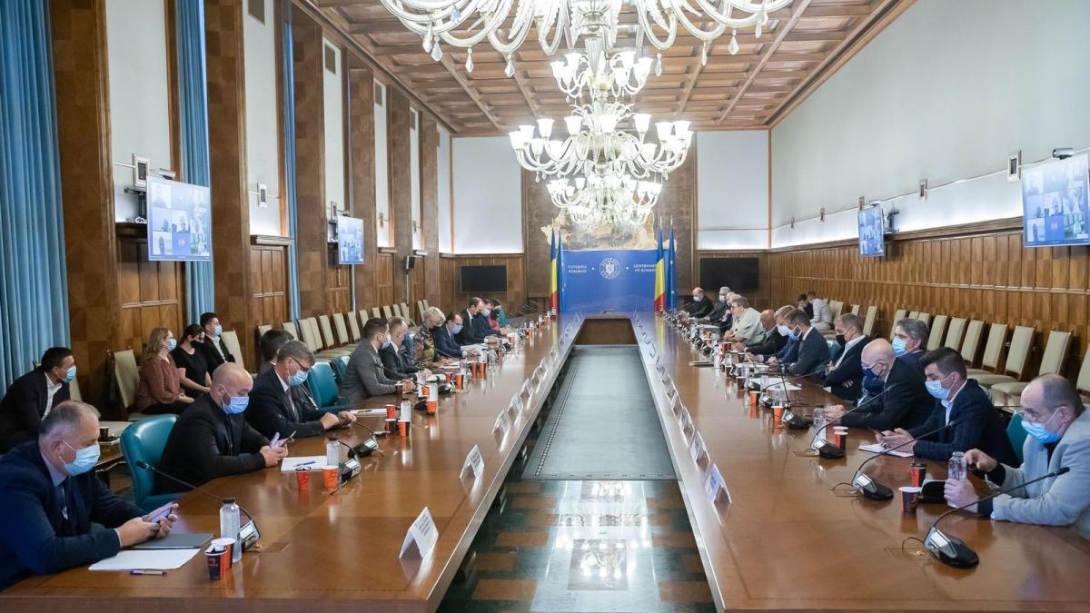 agentia-fitch-ratings-caderea-guvernului-ar-putea-perturba-eforturile-de-consolidare-fiscala_13970800