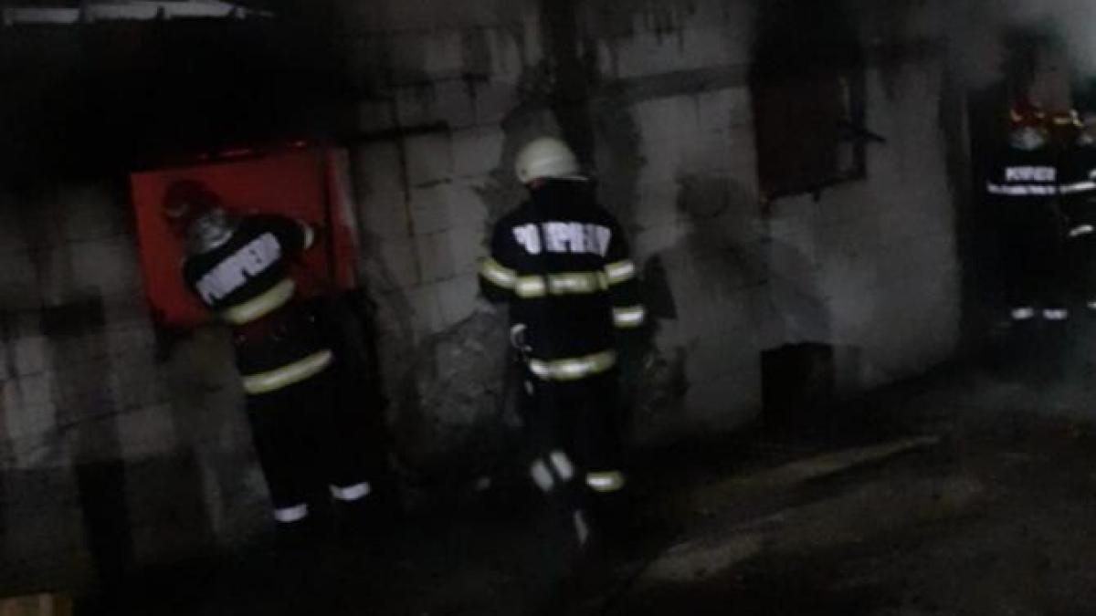 incendiu-violent-la-un-depozit-de-furaje_46986200