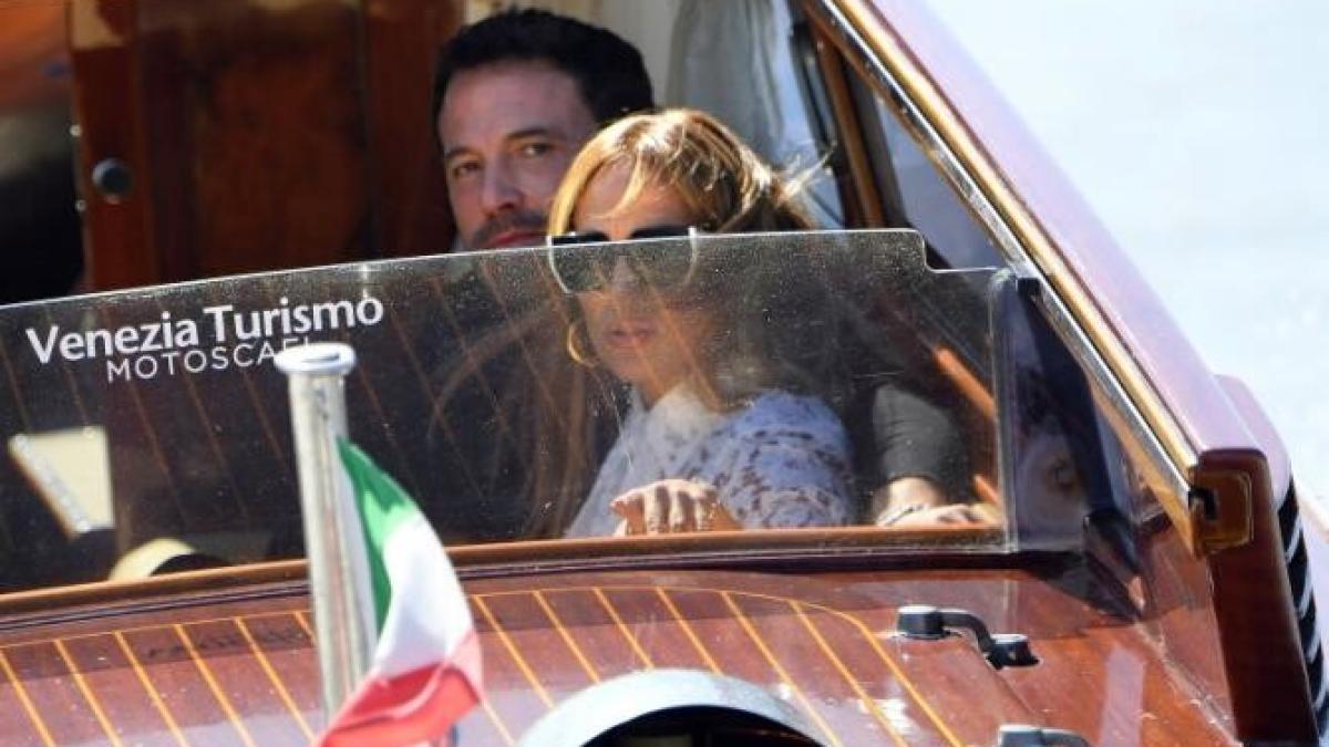 ben-affleck-sprc-ccprc-a7i-jennifer-lopez--iprc-ccprc-82mpreunaprc-ccprc-86-la-venetprc-ccprc-a7ia_51835500
