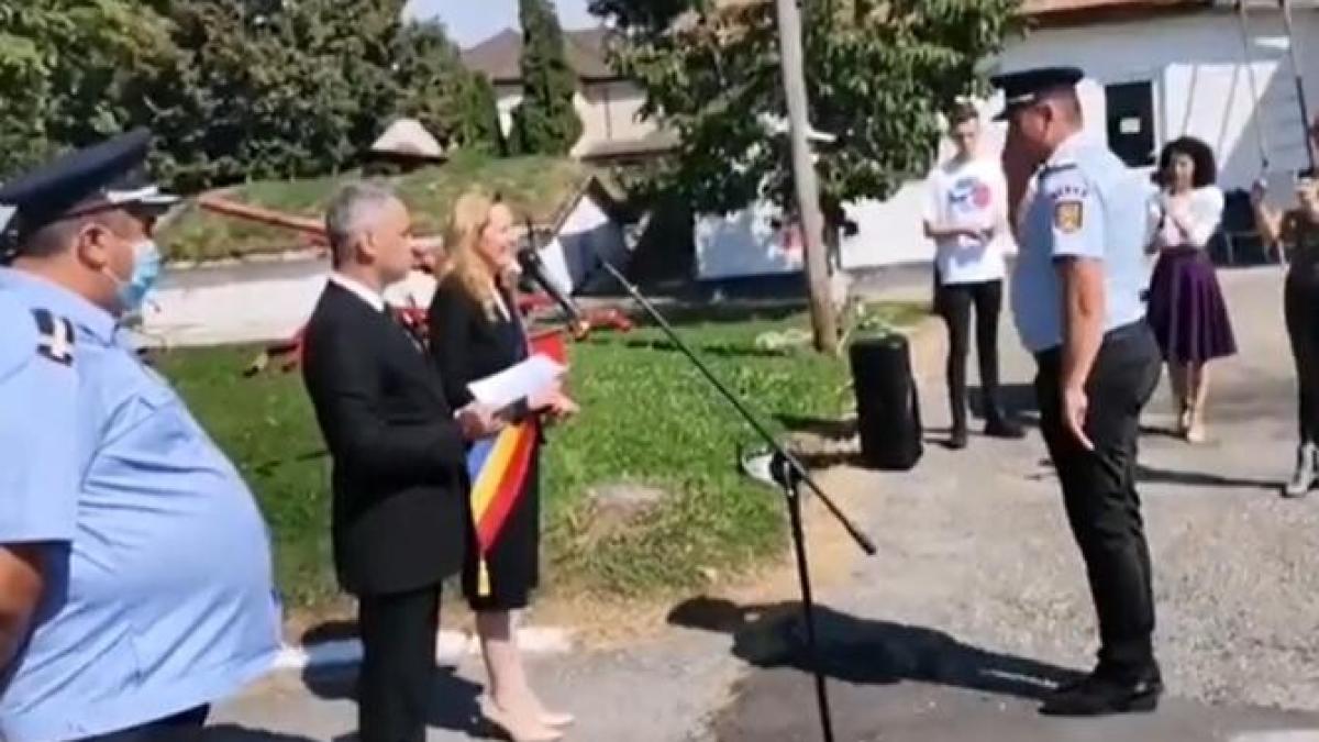 elena-lasconi-i-a-placat-cu-aur-pe-pompierii-musceleni_09873500