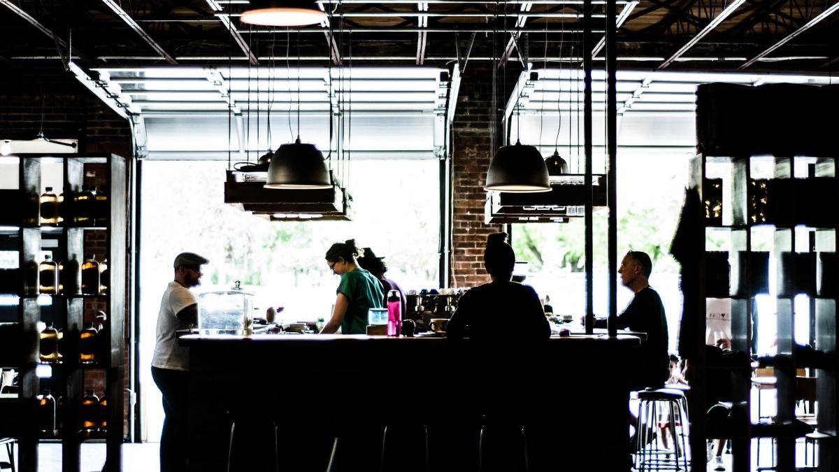 model-pentru-a-salva-afacerile-din-romania-irlanda-de-nord-acorda-vouchere_27693000