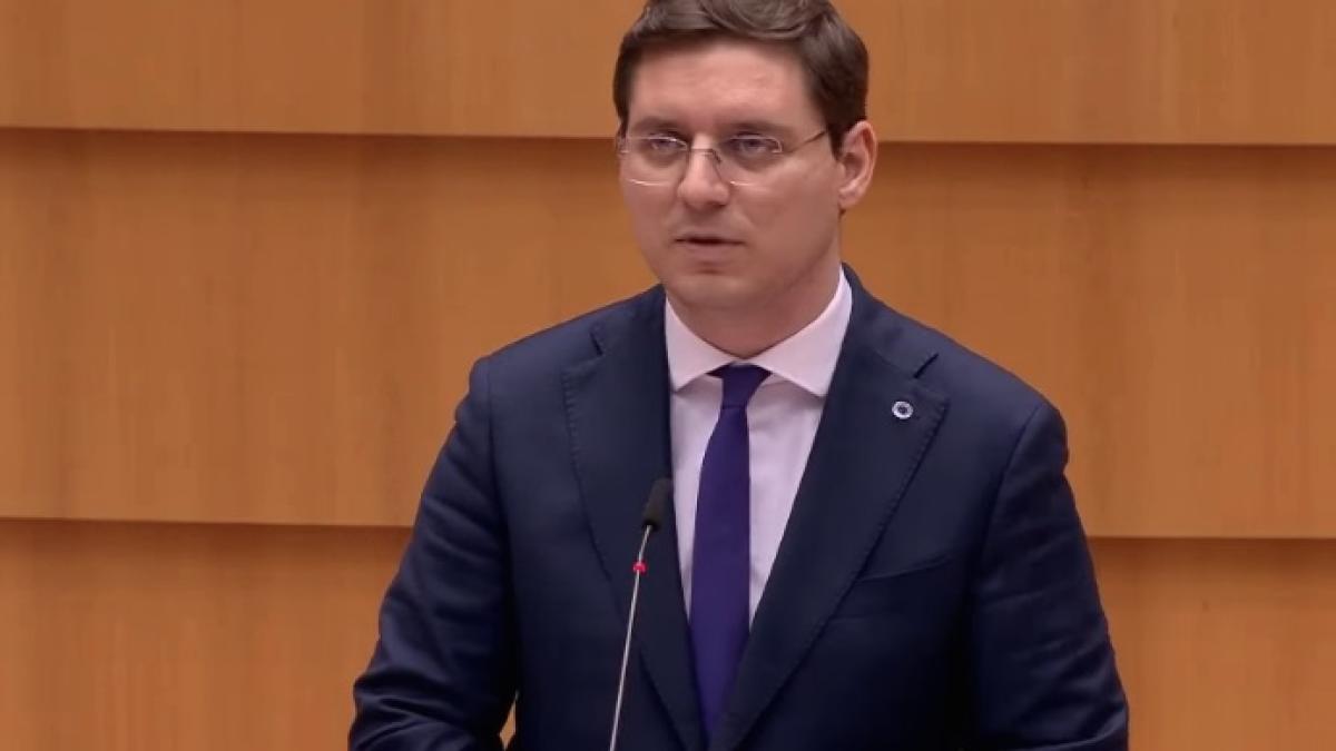 victor-negrescu_14213400