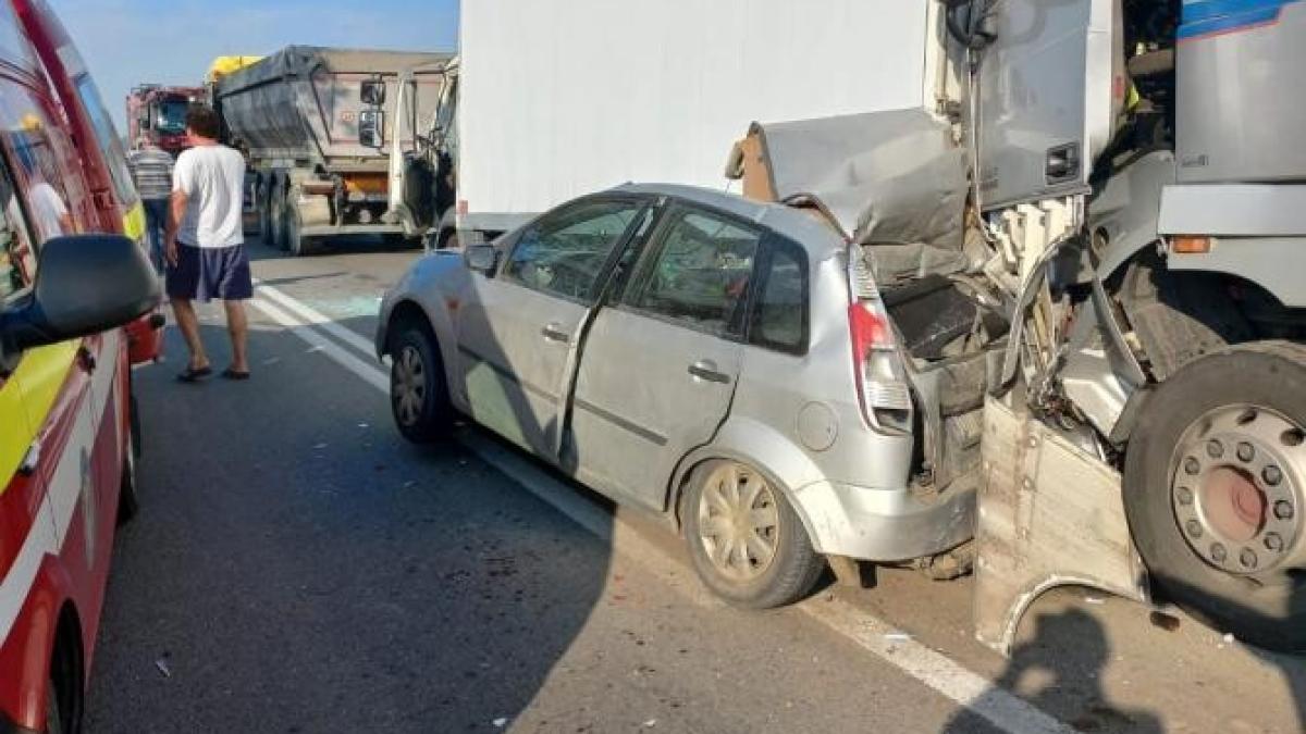 patru-autocamioane-sprc-ccprc-a6i-o-masprc-ccprc-a6inaprc-ccprc-86--accident-grav-pe-dn-65--trafic-blocat-total_17976900