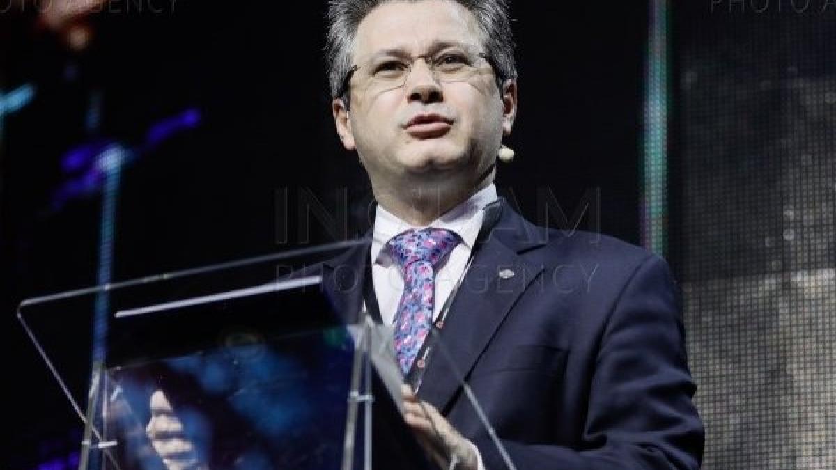 mihnea_costoiu_francofonie_fb_29075200